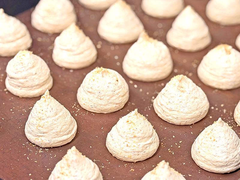 自然の恵みから丁寧に仕上げたメレンゲ焼き菓子